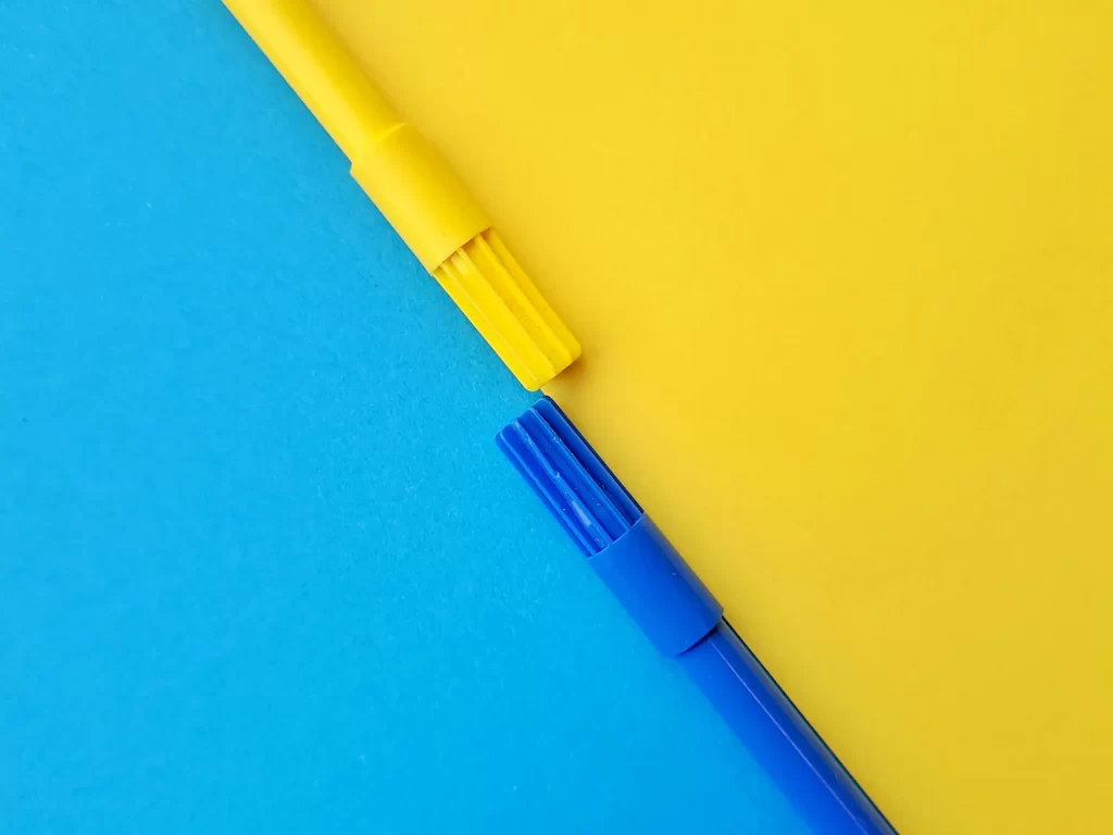 「誰のための色か」を考える ― 青と黄の配色から見えたことのサムネイル画像